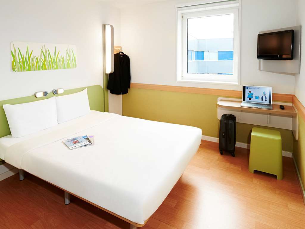 Ibis Budget Chilly-Mazarin Les Champarts Zimmer foto